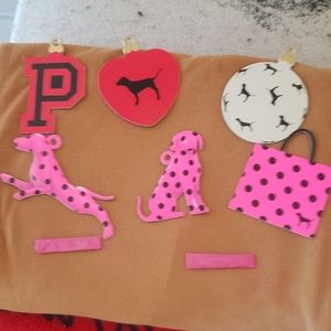 6 vs. pink ornaments